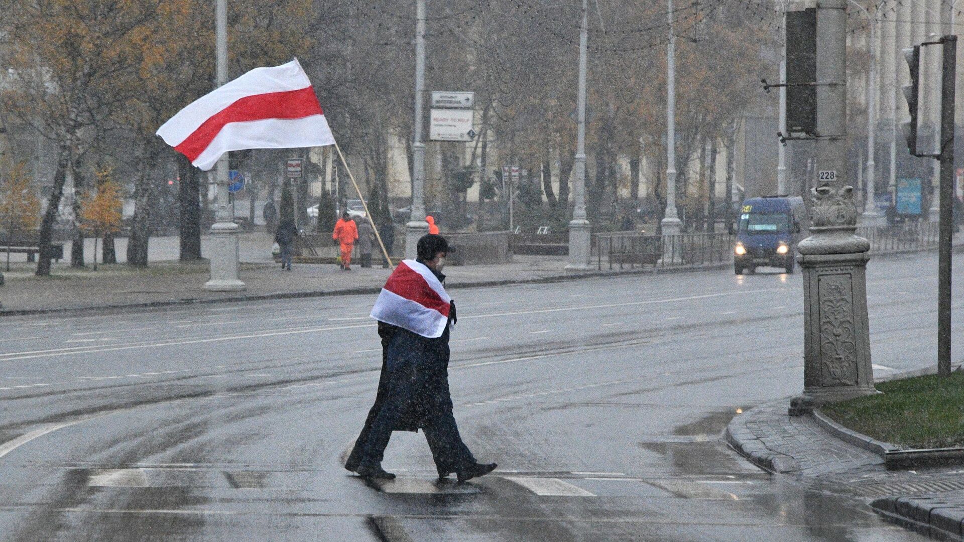 Участники несанкционированной акции протеста Марш соседей в Минске - РИА Новости, 1920, 06.12.2020