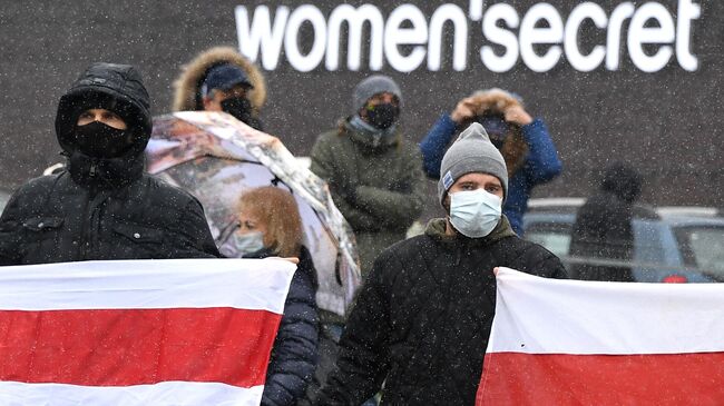 Участники несанкционированной акции протеста Марш соседей в Минске