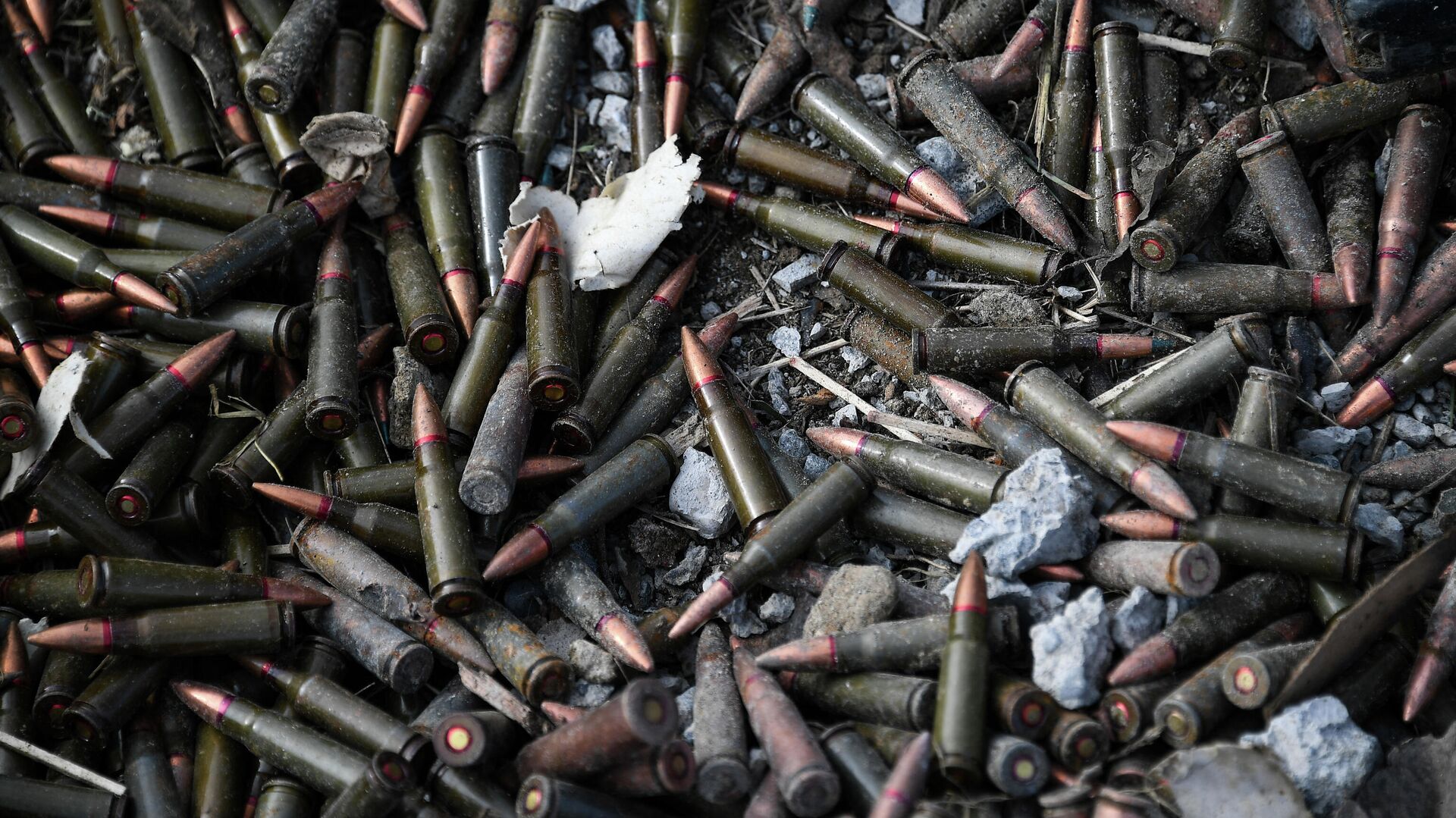 Боеприпасы, найденные во время разминирования местности в районах Нагорного Карабаха и подготовленные к уничтожению - РИА Новости, 1920, 07.12.2020