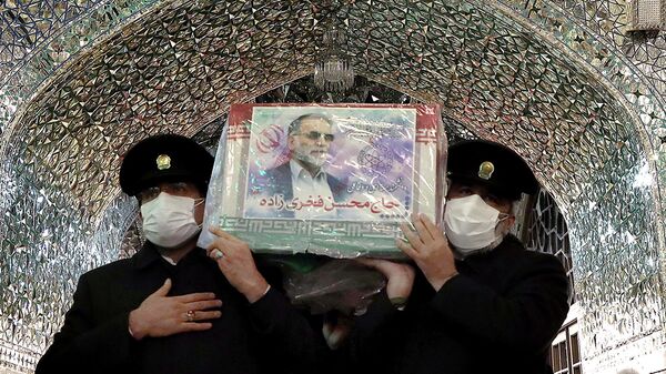 Церемония прощания с иранским ученым-ядерщиком Мохсеном Фахризаде в Мешхеде