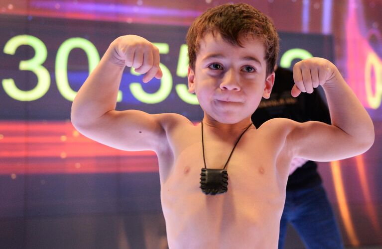 Пятилетний Рахим Куриев, установивший мировой рекорд по количеству отжиманий от пола