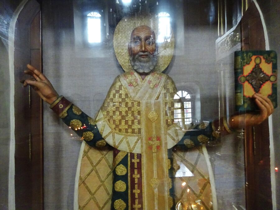 Деревянная фигура Николы Зарайского в Благовещенском соборе