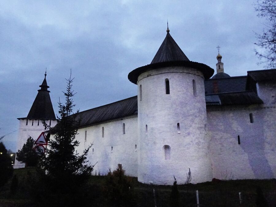 Круглая башня в Свято-Пафнутьевом Боровском монастыре