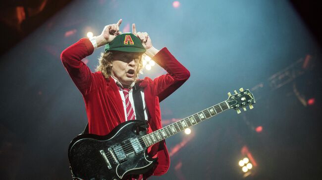 Участник группы AC/DC Ангус Янг