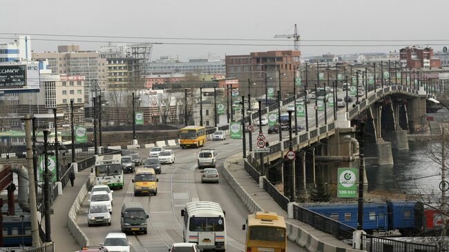 Автомобильный мост через реку Ангара в Иркутске