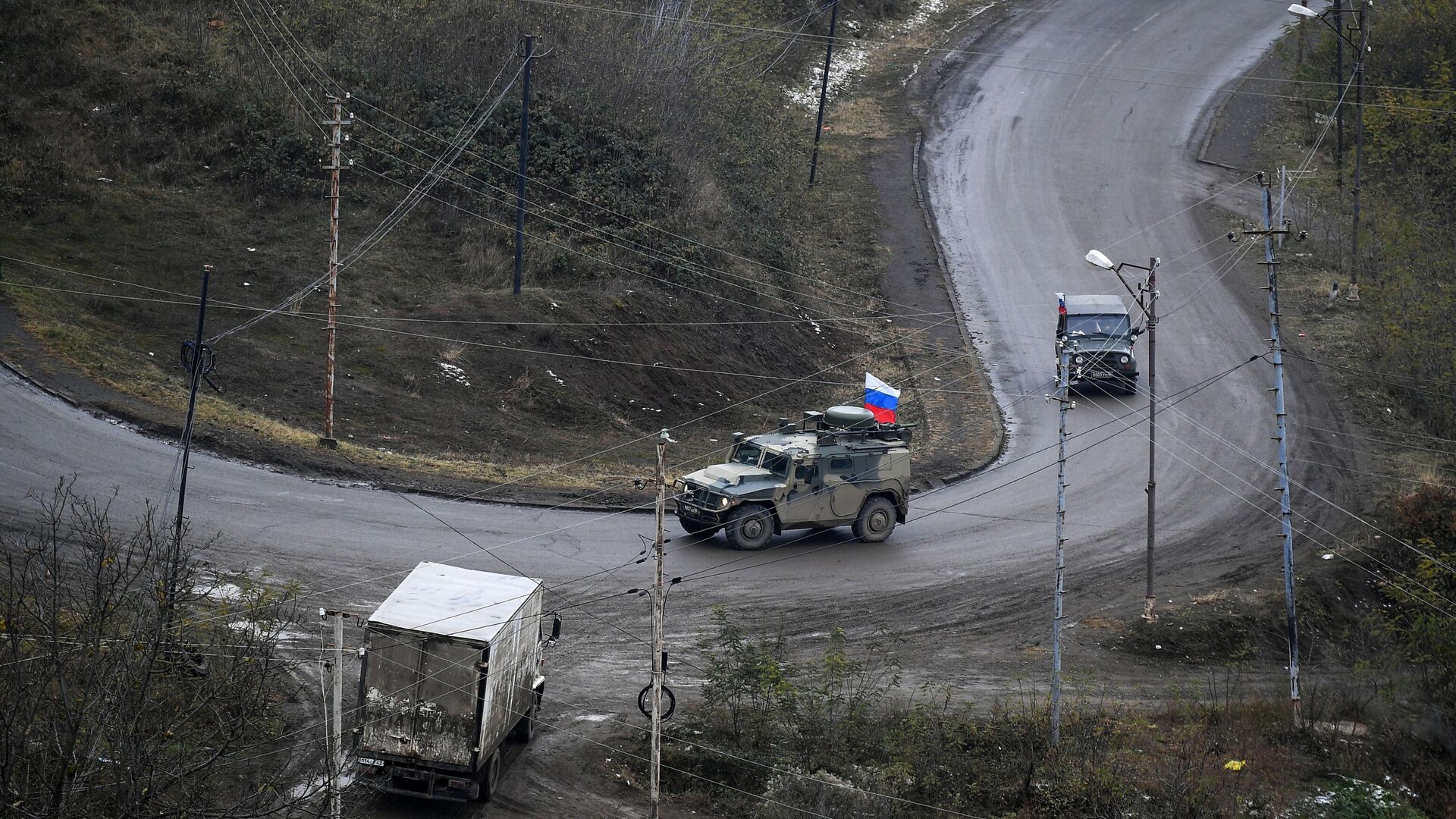 Автомобили российского миротворческого контингента на одной из улиц в городе Лачин (Бердзор) - РИА Новости, 1920, 01.12.2020