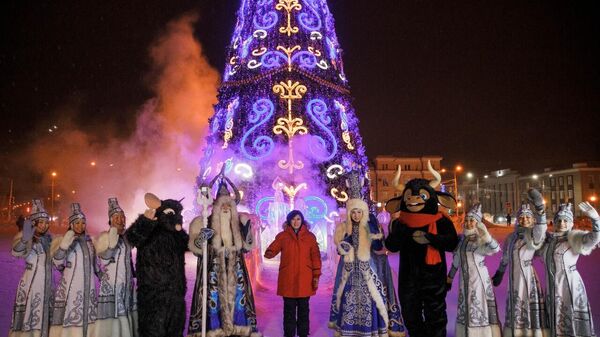 Торжественная церемония зажжения ёлки на площади Орджоникидзе в Якутске