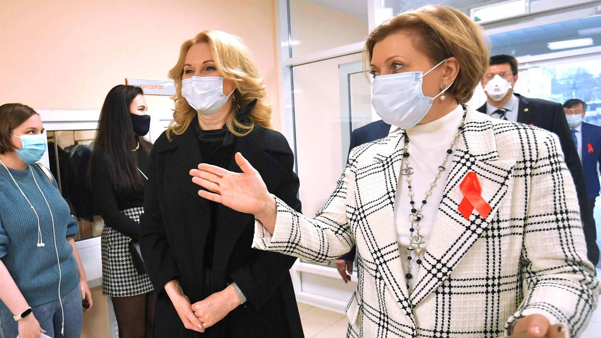 Руководитель Роспотребнадзора Анна Попова и заместитель председателя правительства РФ Татьяна Голикова на торжественном открытии Научного Центра по профилактике и борьбе со СПИДом в Москве - РИА Новости, 1920, 01.12.2020
