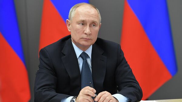 Президент РФ Владимир Путин проводит в режиме видеоконференции совещание по стратегическому развитию нефтегазохимической отрасли России