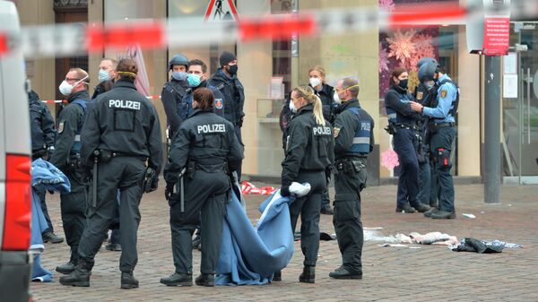 Сотрудники полиции на месте наезда на пешеходов в городе Трир, Германия