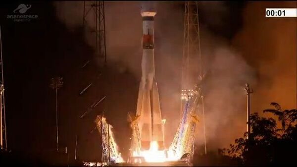 Кадры старта ракеты-носителя Союз-СТ-А со спутником Falcon Eye 2 с космодрома Куру