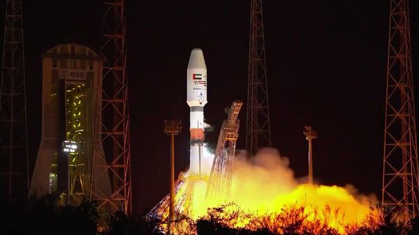 Запуск ракеты-носителя Союз со спутником ОАЭ Falcon Eye с космодрома Куру. Кадр видео