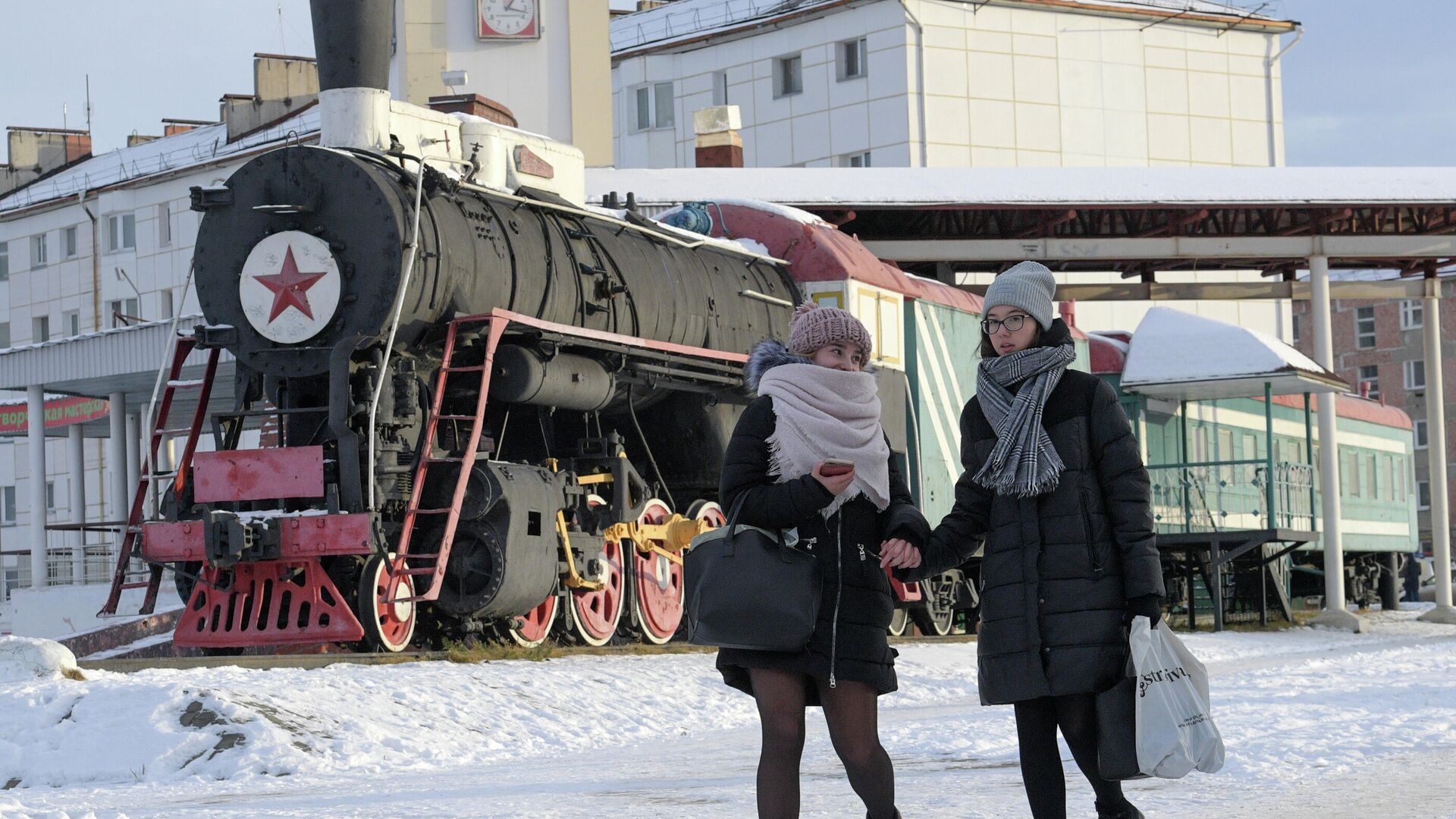 Памятник паровозу серии Л в Урайске - РИА Новости, 1920, 03.12.2020