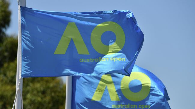 Australian Open flags flutter in the wind on day five of the Australian Open tennis tournament in Melbourne on January 19, 2018. (Photo by Paul Crock / AFP) / -- IMAGE RESTRICTED TO EDITORIAL USE - STRICTLY NO COMMERCIAL USE --