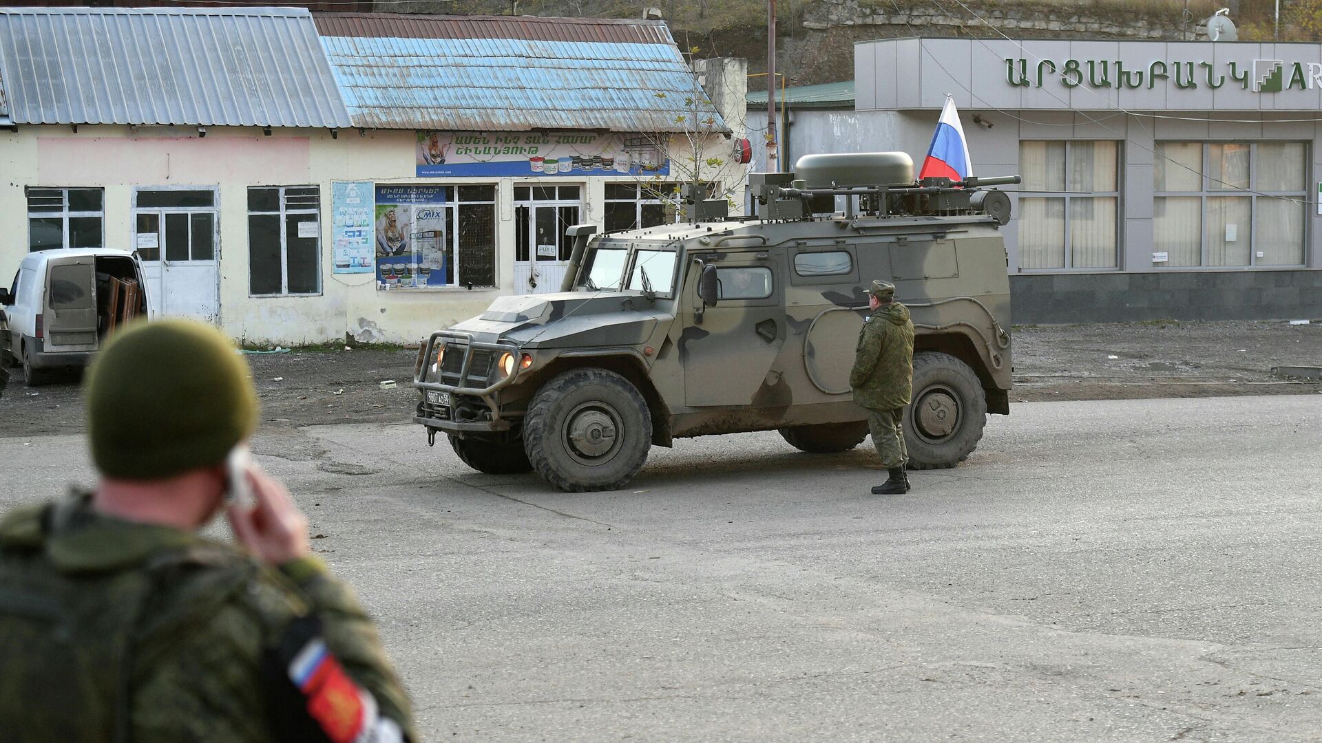 Российские миротворцы на одной из улиц в городе Лачин (Бердзор) - РИА Новости, 1920, 02.12.2020