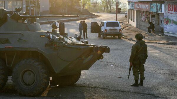 Российские миротворцы на одной из улиц в городе Лачин (Бердзор) 