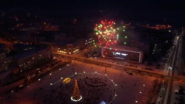 Самая первая елка: на новогоднем дереве в Якутии зажгли огни - РИА Новости, 1920, 02.12.2020