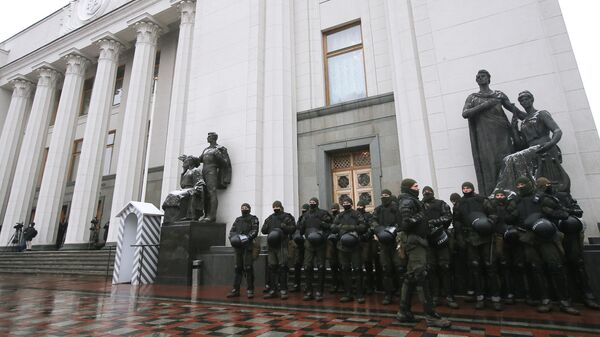Сотрудники полиции во время акции протеста представителей малого и среднего бизнеса в Киеве