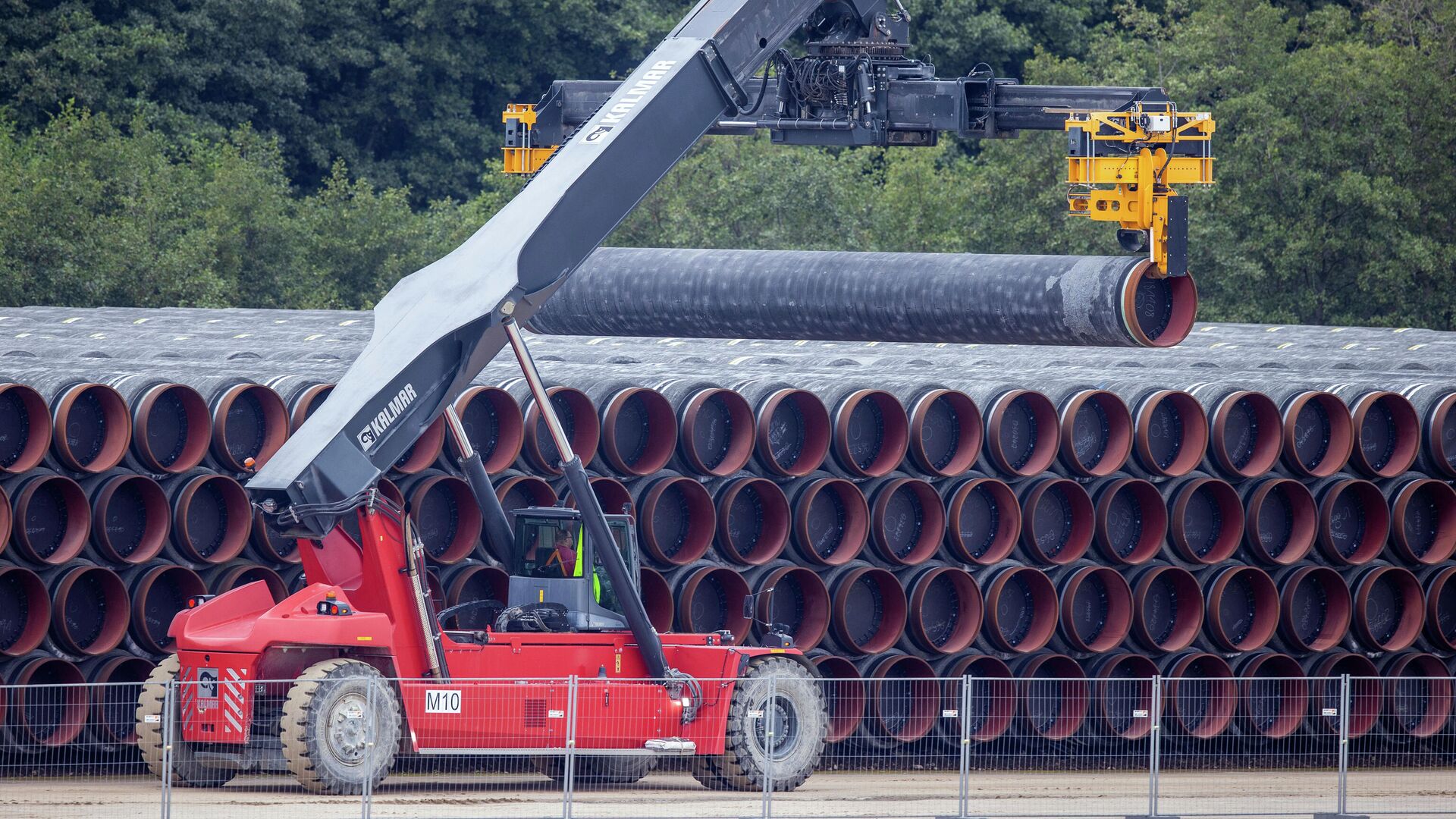 Трубы для строительства газопровода Nord Stream 2 на площадке в порту Мукран, Германия - РИА Новости, 1920, 07.01.2021