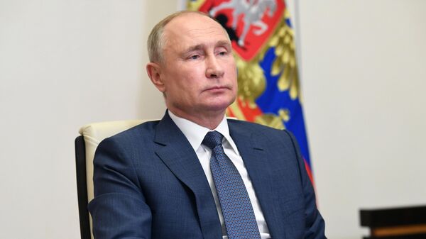 Президент РФ Владимир Путин принимает участие в открытии многофункциональных медцентров Минобороны России в режиме видеоконференции