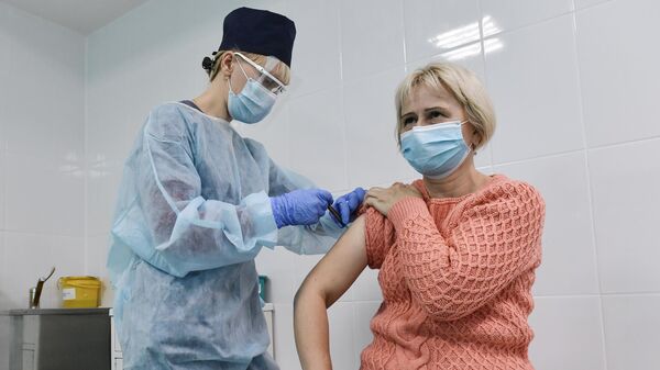 Вакцинация врачей от коронавируса вакциной Гам-Ковид-Вак в городской поликлинике №7 в Симферополе