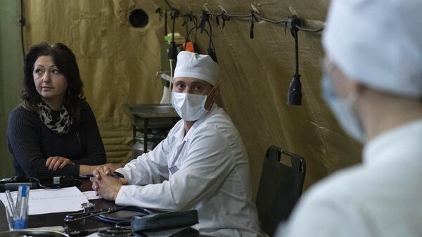 Прием пациентов на базе госпиталя развернутого Министерством обороны России на территории аэропорта в Степанакерте