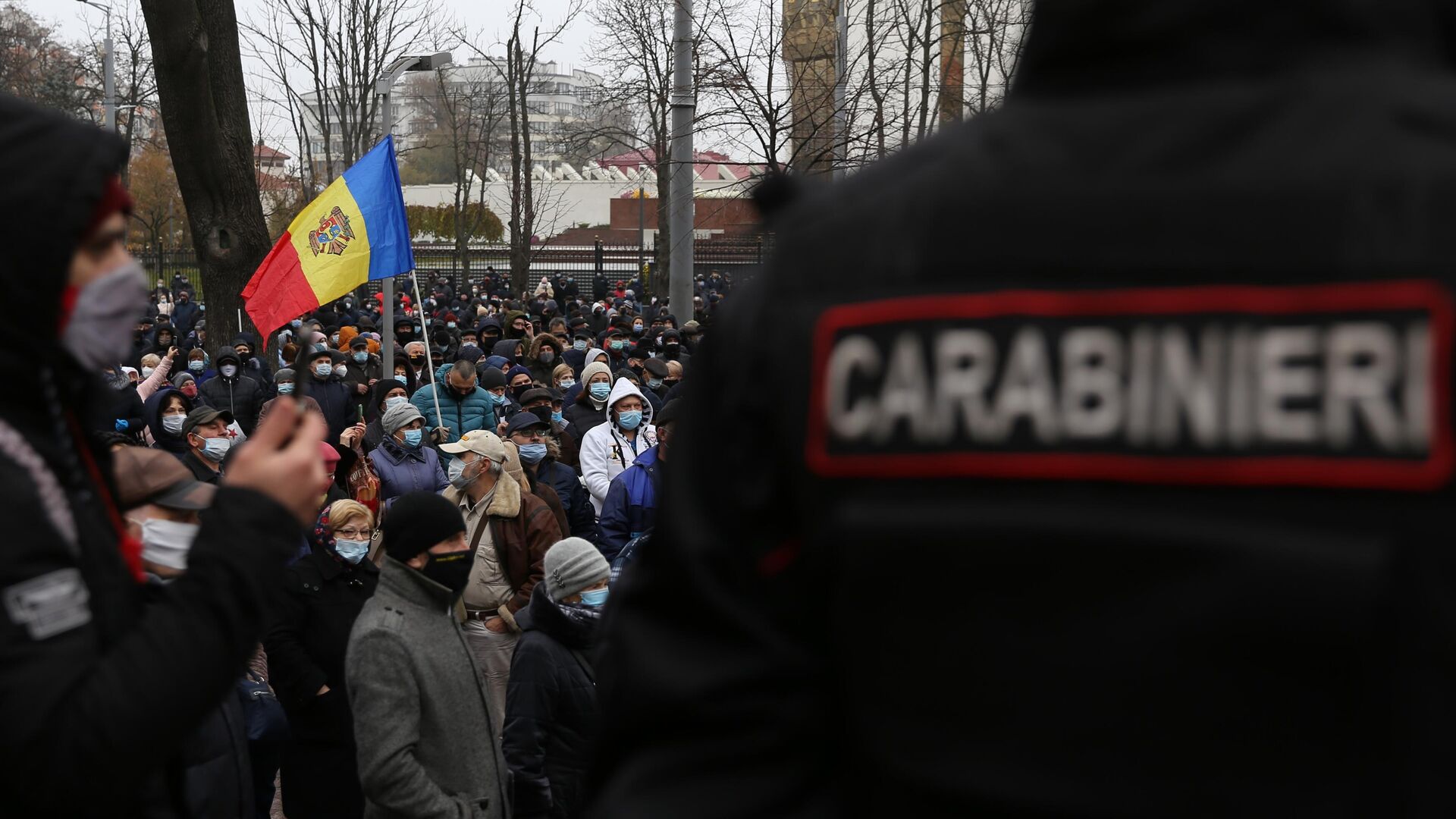 Участники акции сторонников избранного президента Молдавии Майи Санду у здания парламента в Кишиневе - РИА Новости, 1920, 09.10.2022