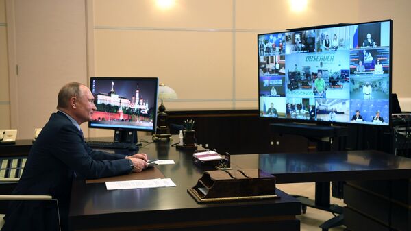 Президент РФ Владимир Путин во время встречи в режиме видеоконференции с представителями общественных организаций инвалидов