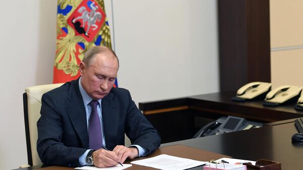 Президент РФ Владимир Путин во время встречи в режиме видеоконференции с представителями общественных организаций инвалидов