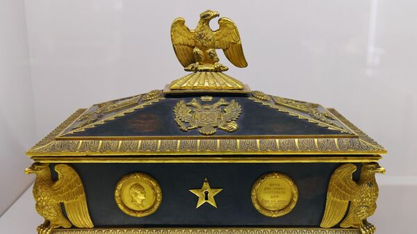 Ларец для хранения Конституции Царства Польского на выставке Больше чем архив в Выставочном зале федеральных архивов в Москве
