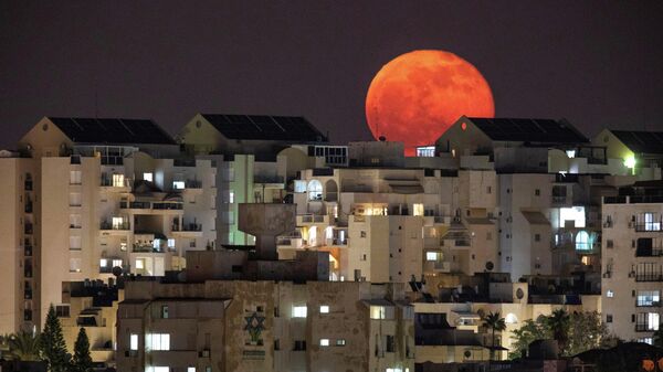 Полная луна над Ашкелоном, Израиль