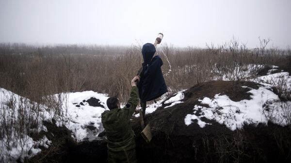 Военнослужащий ДНР в поселке Ясное Донецкой области