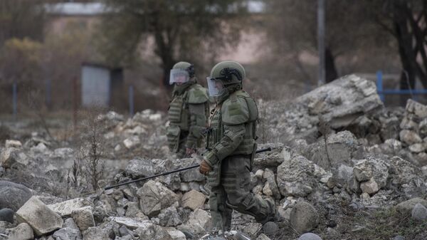 Российские миротворцы продолжают саперные работы в Нагорном Карабахе