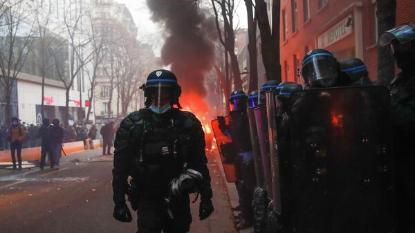 Полиция акции протеста против законопроекта О глобальной безопасности в Париже