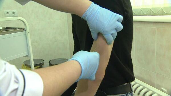 Вакцина в массы: в Москве начали прививать от COVID-19 