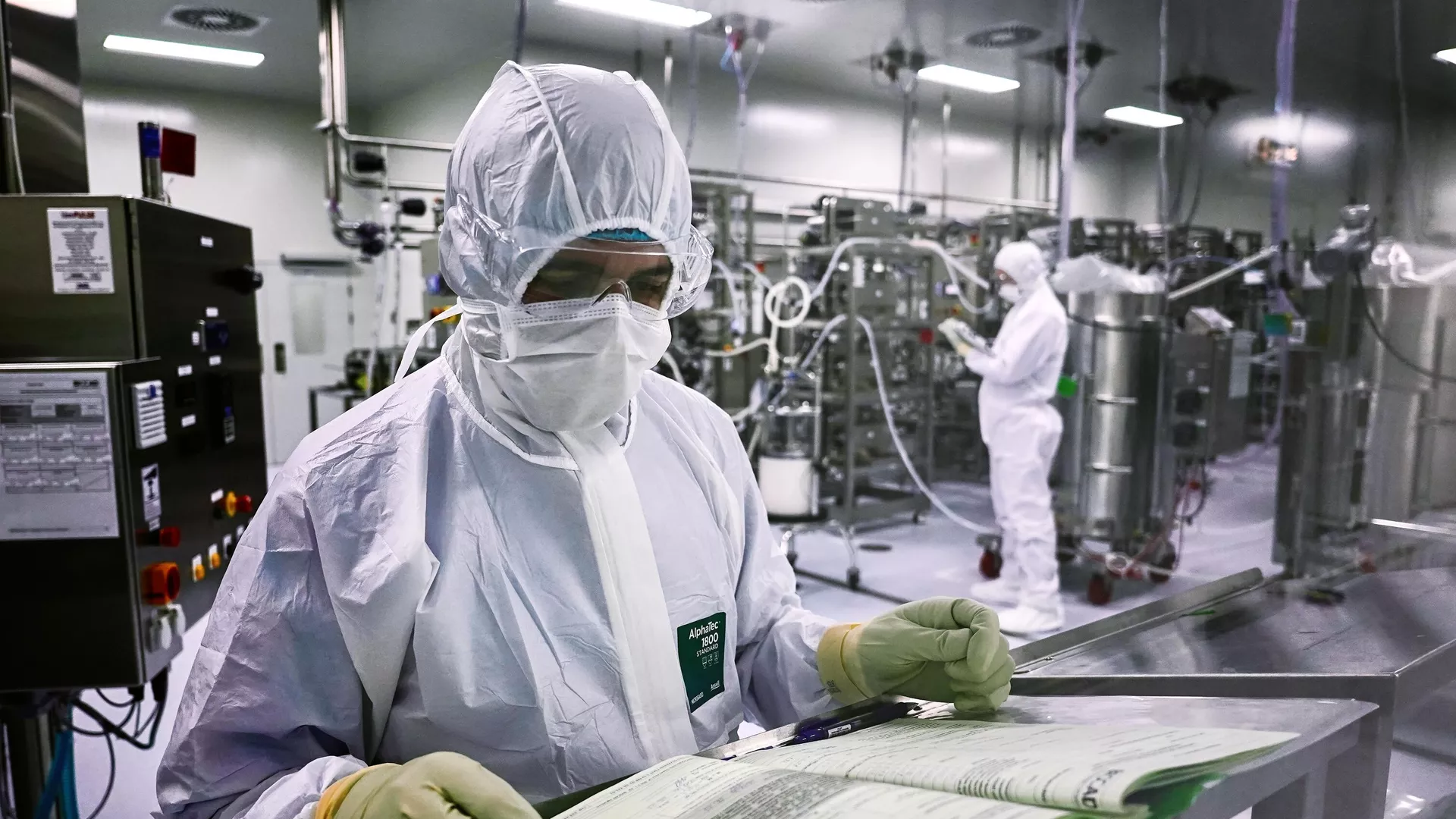 Сотрудники производственного цеха биотехнологической компании BIOCAD в Санкт-Петербурге - РИА Новости, 1920, 02.02.2021