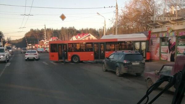 Место инцидента с участием автобуса в Нижнем Новгороде