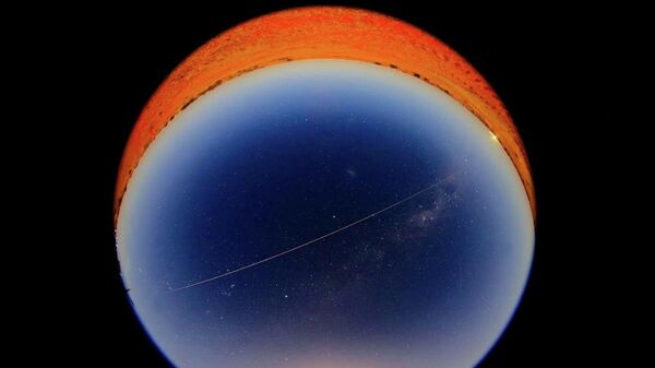 Капсула Hayabusa2 с образцами астероида Рюгу входит в атмосферу Земли. 6 декабря 2020 года