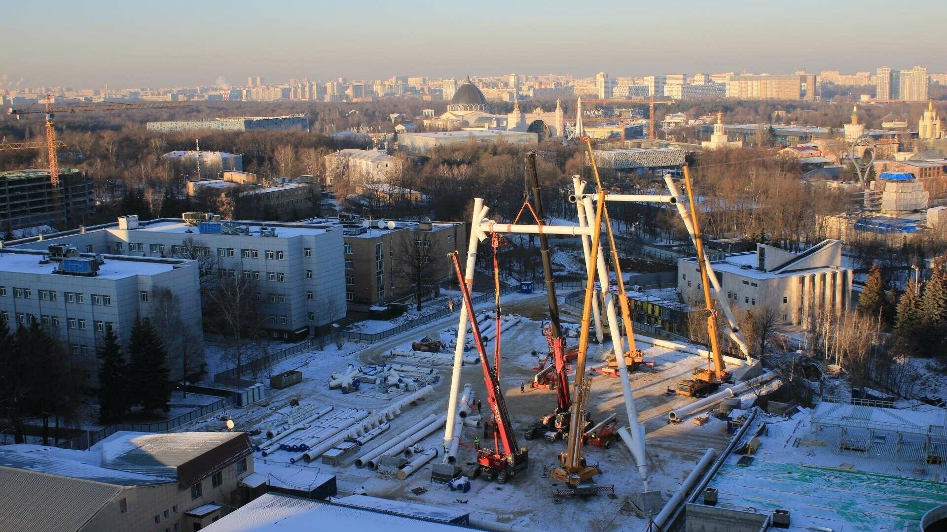 Монтаж самого высокого колеса обозрения в Европе рядом с ВДНХ - РИА Новости, 1920, 07.12.2020