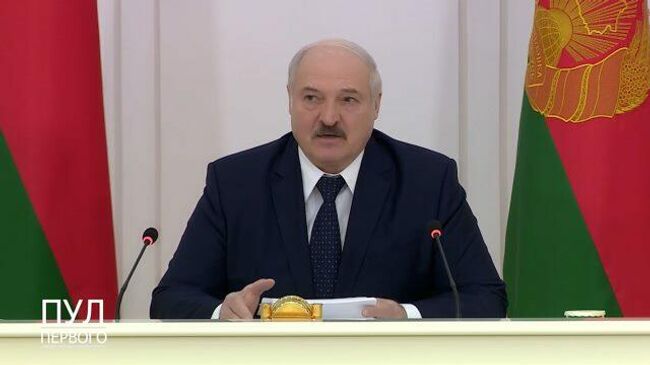 Лукашенко приказал заставить работать всех тунеядцев болтающихся 