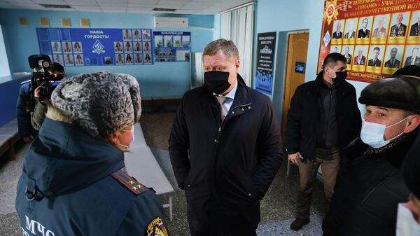 Губернатор Астраханской области Игорь Бабушкин во время посещения бассейна Динамо