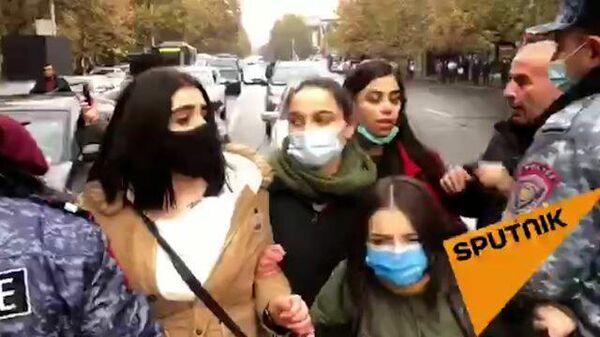 Протесты в Ереване: парализованы дороги и метро 