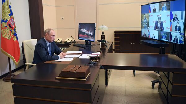 Президент РФ Владимир Путин проводит совещание о параметрах финансового плана и инвестиционной программы ОАО РЖД