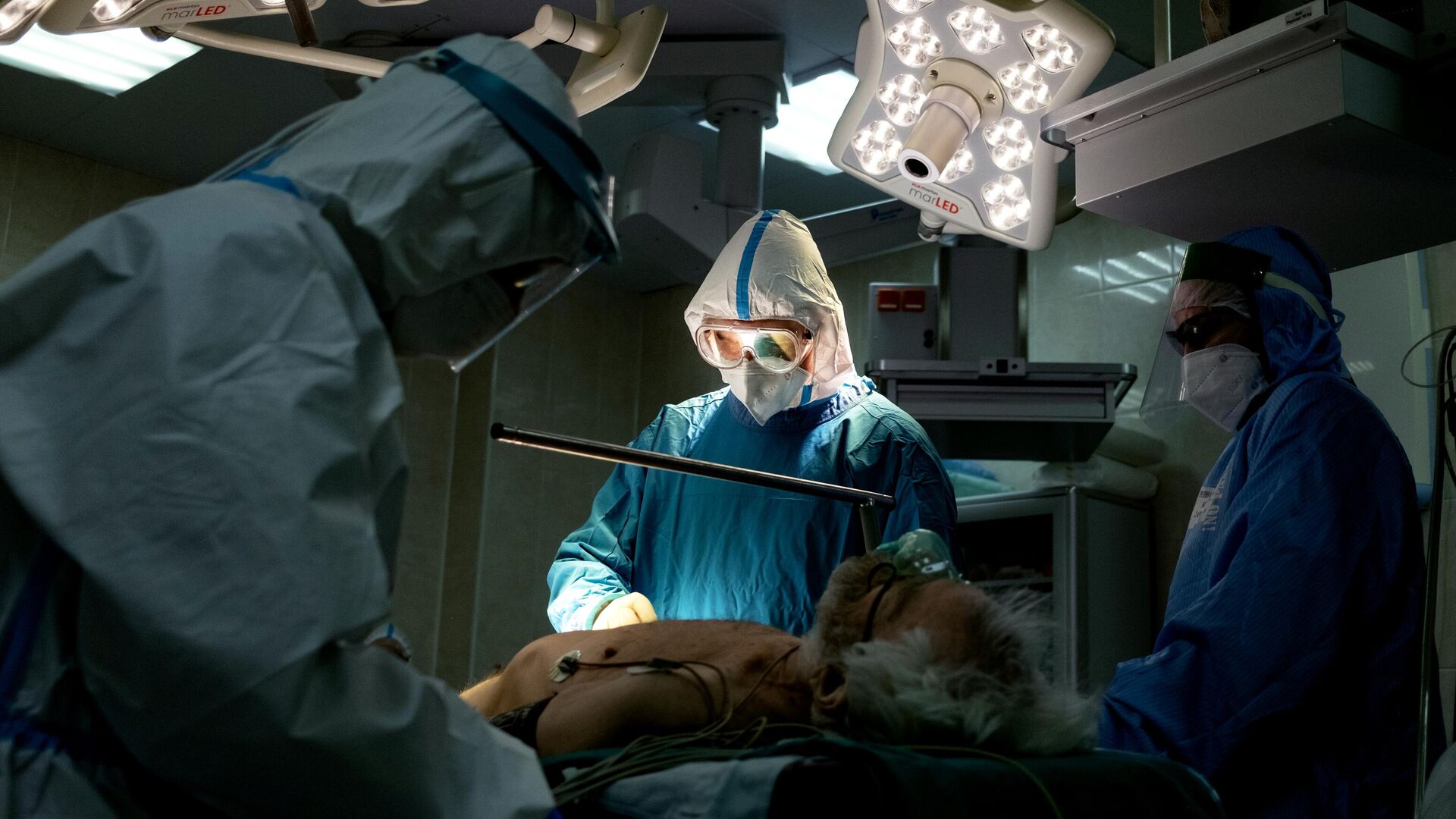 Хирург во время операции в операционном блоке городской клинической больнице №15 имени О. М. Филатова в Москве - РИА Новости, 1920, 13.10.2022