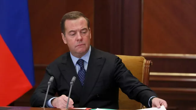 Заместитель председателя Совета безопасности РФ Дмитрий Медведев провел совещание по вопросу О мерах по активизации перехода РФ на отечественную продукцию