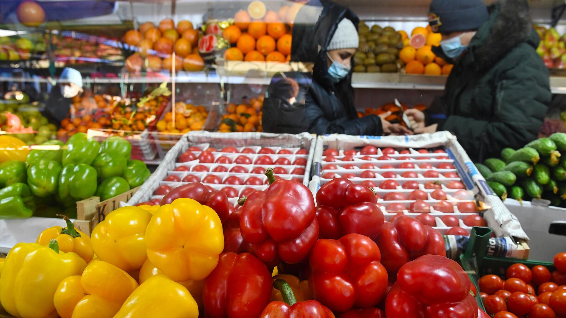 Продажа овощей на Преображенском рынке в Москве - РИА Новости, 1920, 01.02.2021