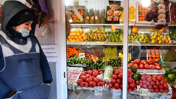Продажа овощей и фруктов на Преображенском рынке в Москве