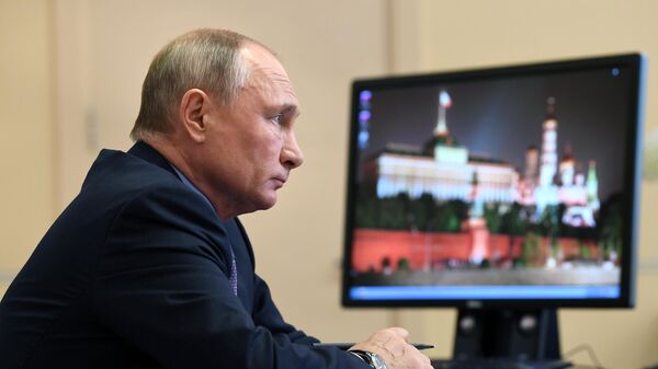 Владимир Путин проводит в режиме видеоконференции совещание с членами правительства РФ
