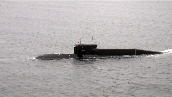 Атомная подводная лодка Карелия в акватории Баренцева моря. Стоп-кадр видео