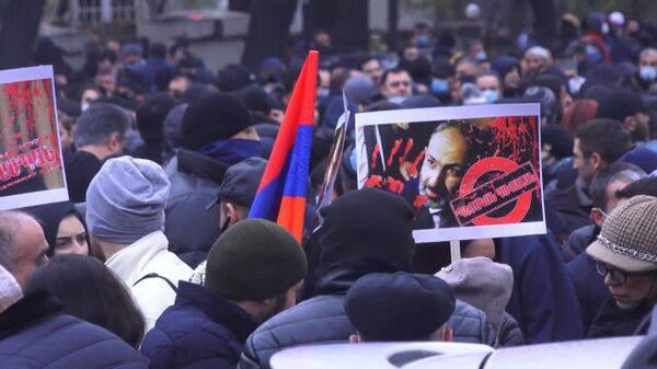 Тысячи митингующих в центре Еревана требуют отставки Пашиняна 